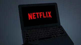 5 series de Netflix basadas en libros que triunfaron