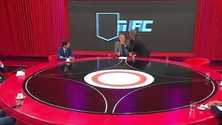 Ruggeri tomó del cuello a Fantino para recordar una anécdota
