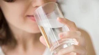 Agua ionizada: mitos sobre el preparado alcalino con pH elevado