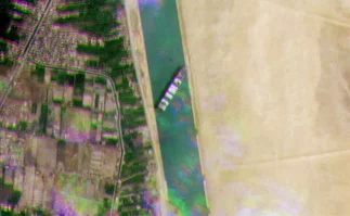 Son casi 300 los barcos varados en el canal de Suez: las pérdidas