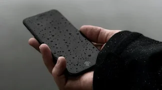 Qué tenés que hacer si tu celular se cayó al agua