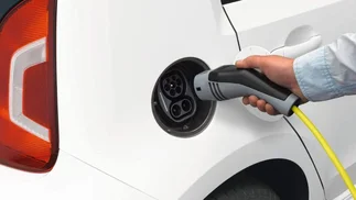 Axion, Mc'Donalds, Nissan: dónde recargar tu auto eléctrico