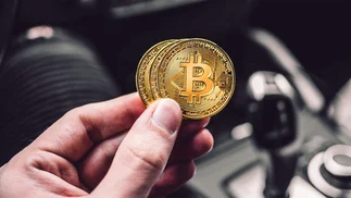¿Qué se puede comprar con 10.000 BITCOINS?