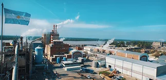 La productora de papel más grande de argentina debe la mitad de los sueldos
