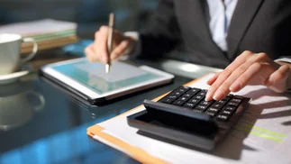 ¿Cuánto descuenta AFIP por transferencia bancaria?