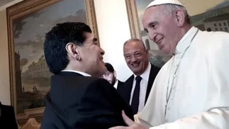 El Turco Mohamed recordó cómo Maradona entró gritando al Vaticano