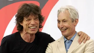 La noche en que Charlie Watts le dio una trompada a Mick Jagger