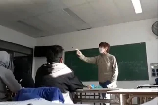 Suspenden a docente K que insultó a alumno que defendió a Macri