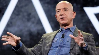 Sorprendente pronóstico de Jeff Bezos: en cuántos años las personas vivirán en el espacio