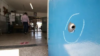 Balearon una escuela de Rosario antes de la votación