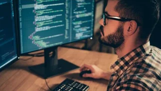 Día del Programador: la IA cambia el código, pero no reemplaza el criterio