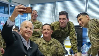 Biden llegó a Polonia: Ucrania espera un discurso duro para Rusia