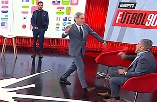 Ruggeri imitó a Will Smith con un cachetazo al Chavo Fucks
