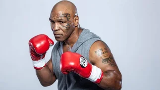 Video | Myke Tyson golpeó a otro pasajero en un avión
