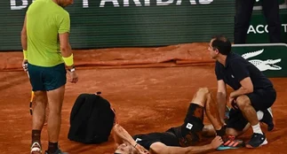 Video: grave lesión de tenista en la semifinal de Roland Garros