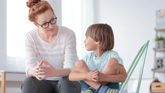 Niñeras y cuidadoras de personas mayores: cuánto se paga realmente por hora