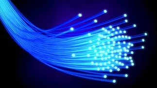 Chau cobre: millonarios planes de expansión de fibra óptica de Telecom y Claro