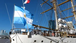 Fragata Libertad varada por paro: dictan conciliación obligatoria