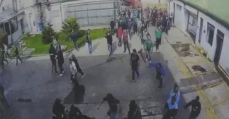 Agresión salvaje: Camioneros atacaron una empresa en Avellaneda