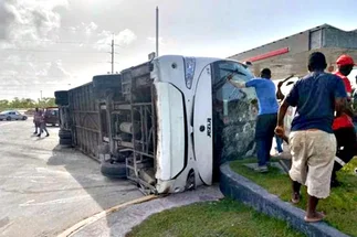 Tragedia en Punta Cana: otra argentina muere por vuelco del micro