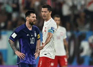¿Qué se dijeron Messi y Lewandowski tras el final del partido?