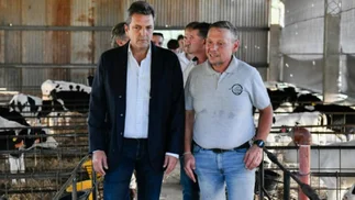 Massa lanzó programa de asistencia para productores lecheros