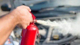 ¿Tenés el matafuegos del auto en condiciones?: así evitás multa