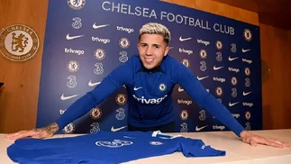 Primeras fotos de Enzo Fernández con la camiseta del Chelsea