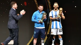 VIDEO | Estatua y Copa del Mundo: la Conmebol distinguió a Messi
