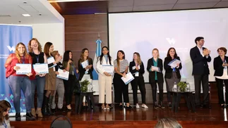 Becas para mujeres en la industria de la aviación