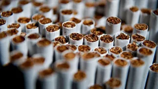 Qué compañía tabacalera decide dejar atrás los cigarrillos
