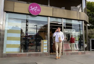 AXION abrió su primera tienda fuera de una estación de servicio