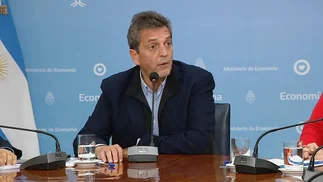 Massa patea la estatización: alargan concesiones hidroeléctricas