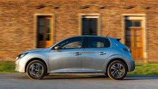 Hay stock del nuevo auto Peugeot 208 Roadtrip: ¿conviene comprar?