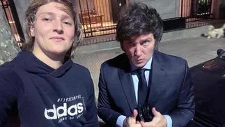 TikTok: quién es el joven que maneja el perfil de Javier Milei