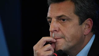 Massa, furioso con petroleras que hacen tambalear su campaña