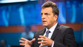 Massa prepara más allanamientos para contener el dólar blue