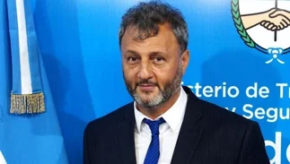 Por aumentos de sueldo en el Ejecutivo, Milei echó al secretario de Trabajo, Omar Yasin