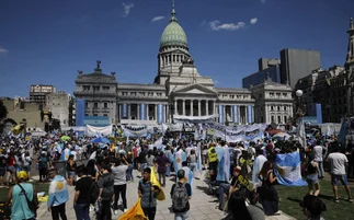 Luego de los discursos, seguidores de Milei limpiaron la Plaza