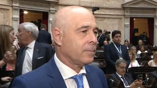 Denuncian escraches contra el senador Bartolomé Abdala por aprobar la reforma laboral