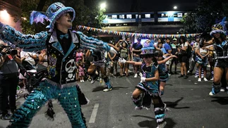 Carnaval 'gasolero': por la crisis, cae la venta de nieve artificial y cotillón