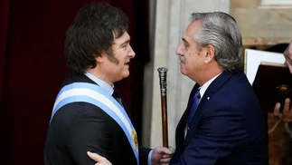 Escándalo por seguros: Javier Milei denunció penalmente a Alberto Fernández
