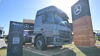 ¿Qué financiamiento ofrece Mercedes Benz para comprar camiones?