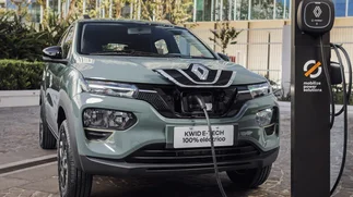 El Gobierno fija un precio base de 21.000 dólares para autos sin aranceles: cómo acceder