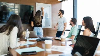 ¿Es necesario seguir capacitando al talento o puede autogestionarse con IA?