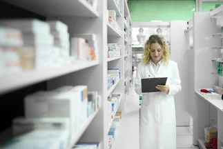 Con aumento en agosto, cuánto gana un farmacéutico y cuál es el básico