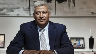 Quién es el empresario que busca salvar a Garbarino y Compumundo de la quiebra