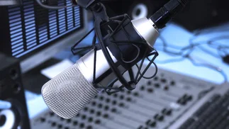 Por qué ya no se escucharán mensajes acelerados al final de una publicidad