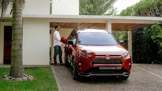 Cómo es el nuevo auto SUV Toyota RAV4 híbrido enchufable