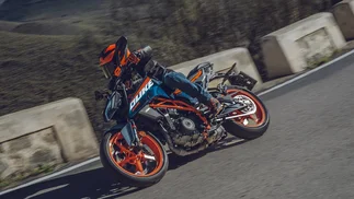 Cómo es y cuánto cuesta la KTM Duke 390, la referente de las motos estilo Naked
